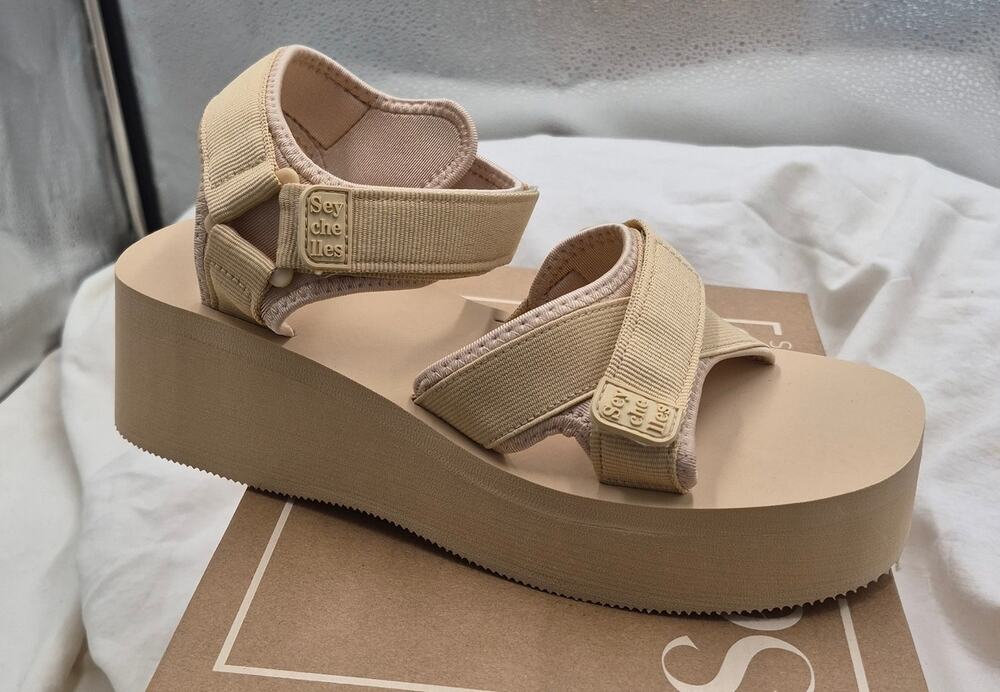 NEW Seychelles Serenade platform wedge sandals beige Women size 9.5